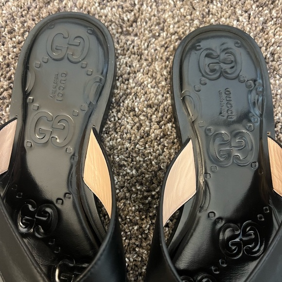 Women’s Gucci Flip Flops - Picture 3 of 15